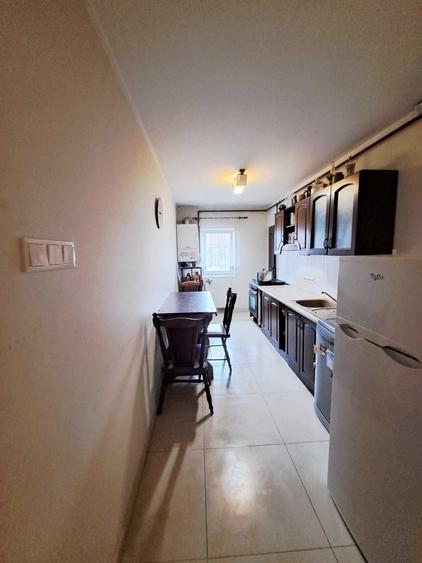 Apartament cu 3 camere semidecomandat în Central
