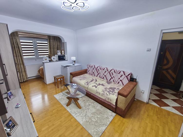Apartament cu 2 camere semidecomandat în Malu Roșu