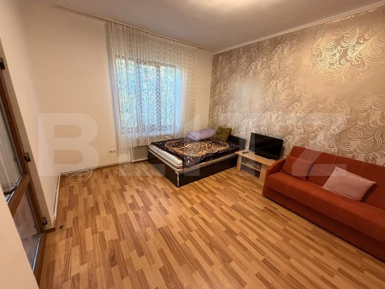 Apartament cu 2 camere semidecomandat, mobilat în Semicentral
