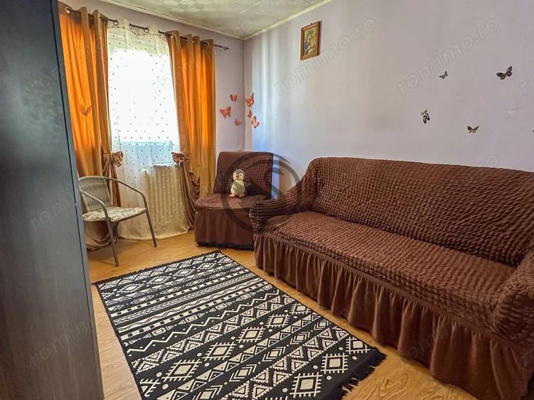 Apartament cu 3 camere semidecomandat, mobilat în Malu Roșu