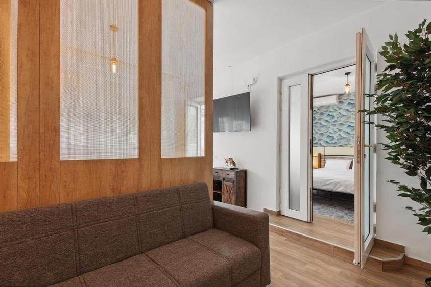 Apartament cu 3 camere semidecomandat în Titulescu
