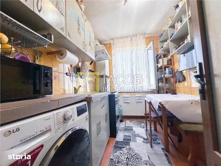 Apartament cu 2 camere decomandat în Cornișa