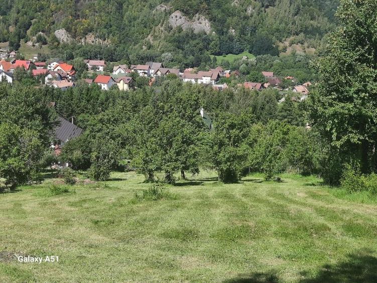 Teren Construcții intravilan de 1450 mp, în Moieciu de Jos