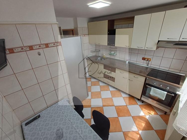 Apartament cu 3 camere decomandat, mobilat în Berceni