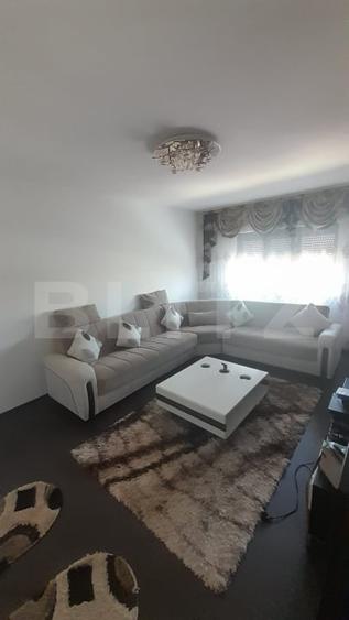 Apartament cu 3 camere decomandat, mobilat în Micro 11