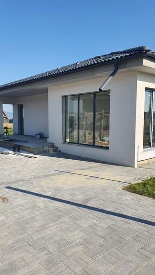 Casă cu 4 camere în Sânpetru