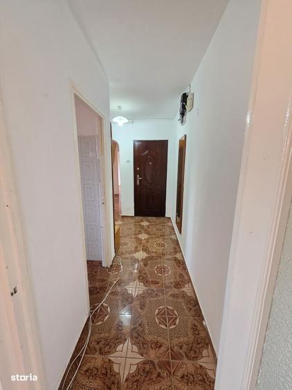 Apartament cu 3 camere decomandat în Astra