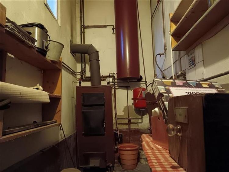 Casă individuală cu 9 camere cu Canalizare în Praid