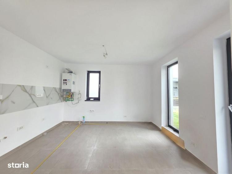 Casă cu 4 camere cu Teren 335 Mp în IAR
