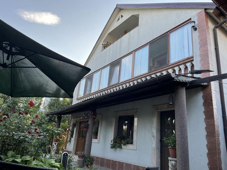 Casă cu 4 camere în Izvoare
