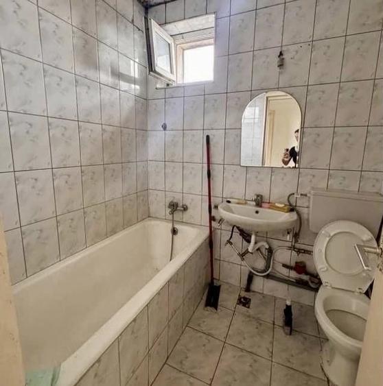 Apartament cu 3 camere semidecomandat în Iancului