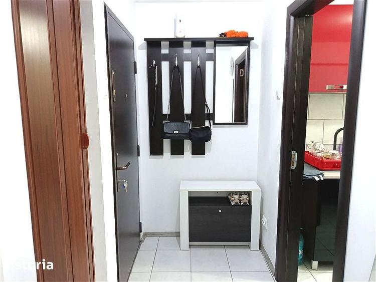 Apartament cu 3 camere semidecomandat în Titan