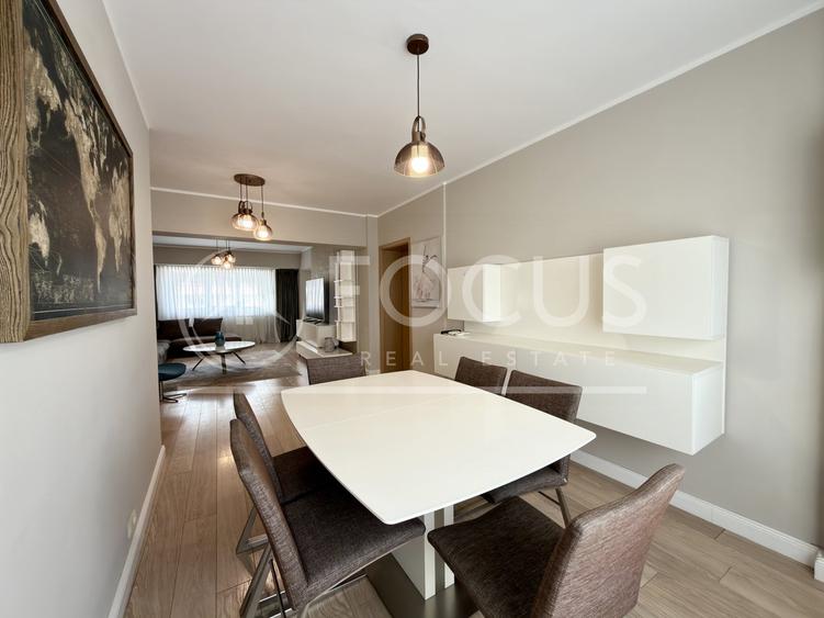 Apartament cu 4 camere semidecomandat, mobilat în P-ța Victoriei