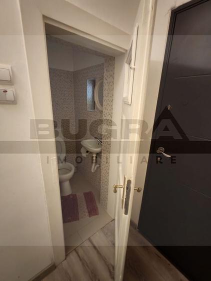 Apartament cu 3 camere semidecomandat, mobilat în Central