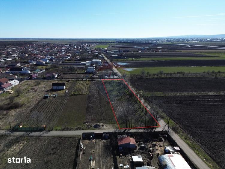 Teren de 2300 mp, în Vânători
