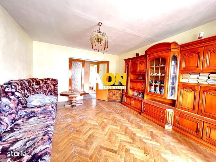 Apartament cu 3 camere decomandat în Cetate