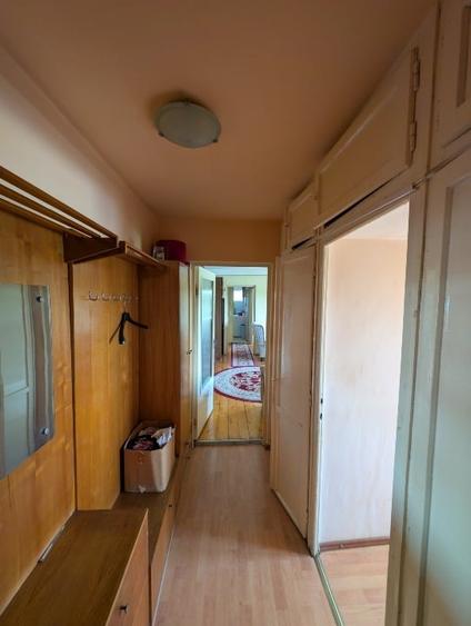 Apartament cu 2 camere semidecomandat, mobilat în Rogerius