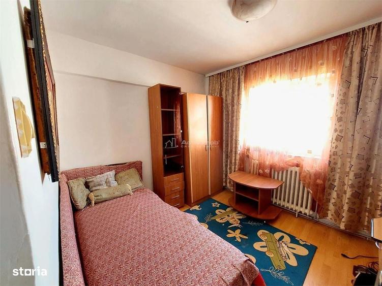 Apartament cu 3 camere decomandat în Piața