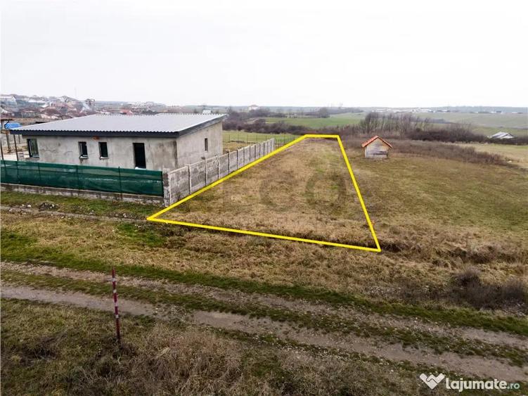 Teren de 1600 mp, în Cordău