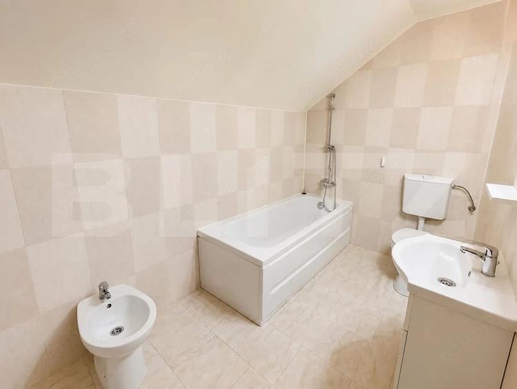 Casa cu vedere panoramica , teren 2330 mp ?i garaj ! - 9