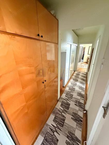 Apartament cu 3 camere semidecomandat în Girocului