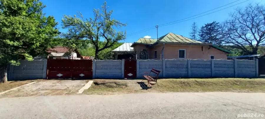 Casă cu 4 camere cu Teren 3600 Mp în Iliești