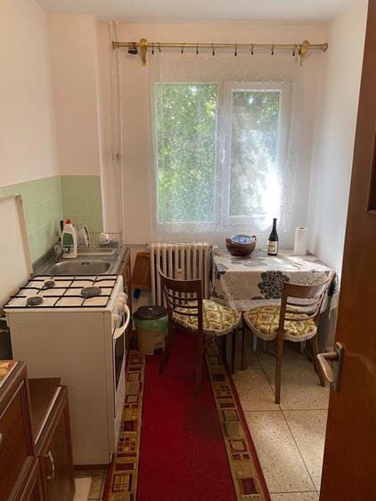 Apartament cu 3 camere semidecomandat în Militari