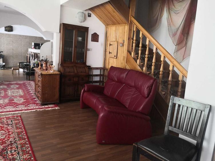 Casă cu 4 camere în Central