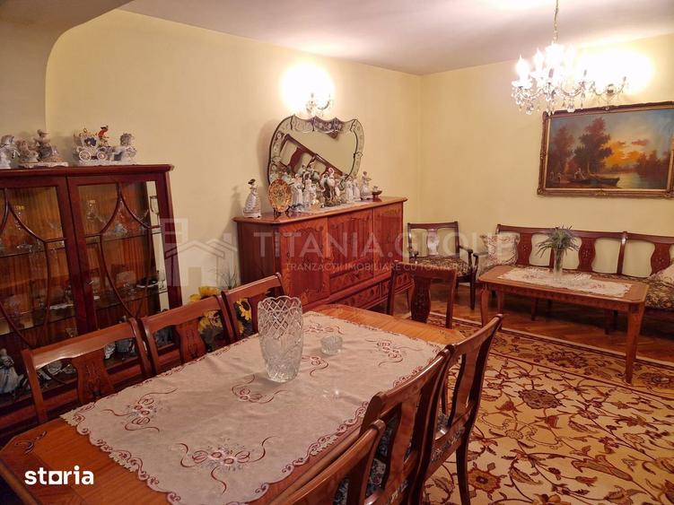 Casă cu 5 camere cu Canalizare în Central