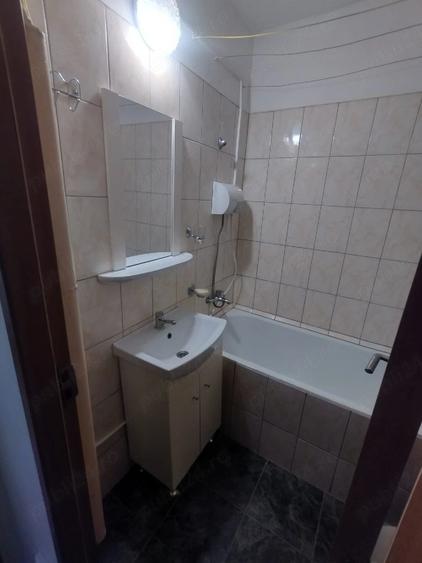 Garsonieră decomandată în Baza 3