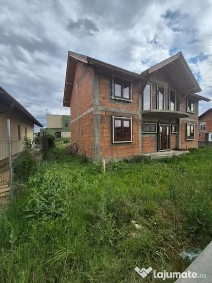 Casă cu 5 camere cu Teren 500 Mp în Central