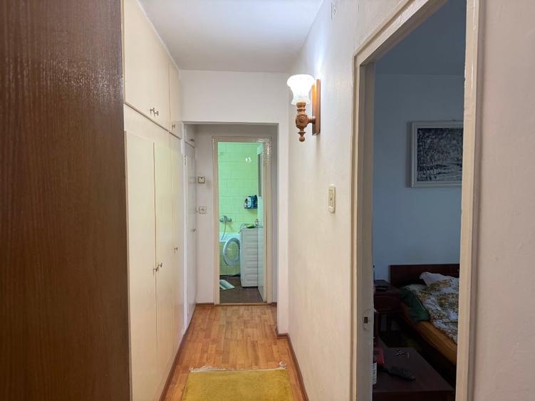 Apartament cu 4 camere semidecomandat în Astra