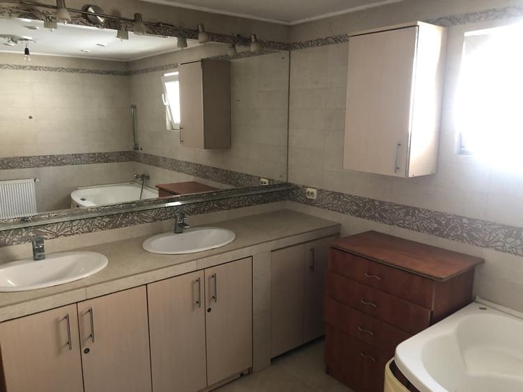 Casă cu 9 camere cu Teren 313 Mp în Pantelimon