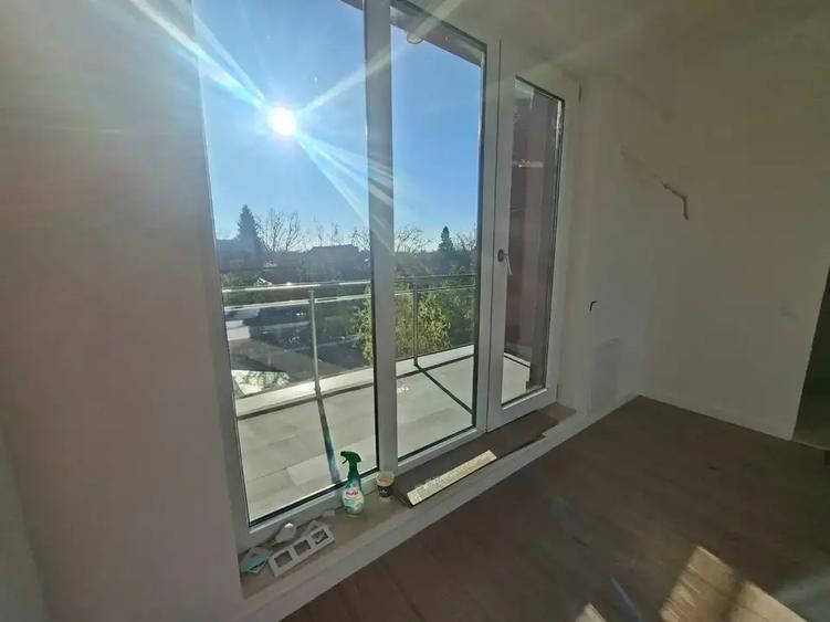 Duplex cu 4 camere cu Canalizare în Chitila