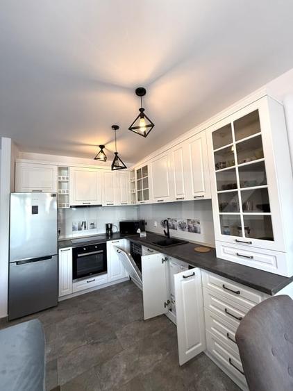 Apartament cu 2 camere semidecomandat, mobilat în Mărăști