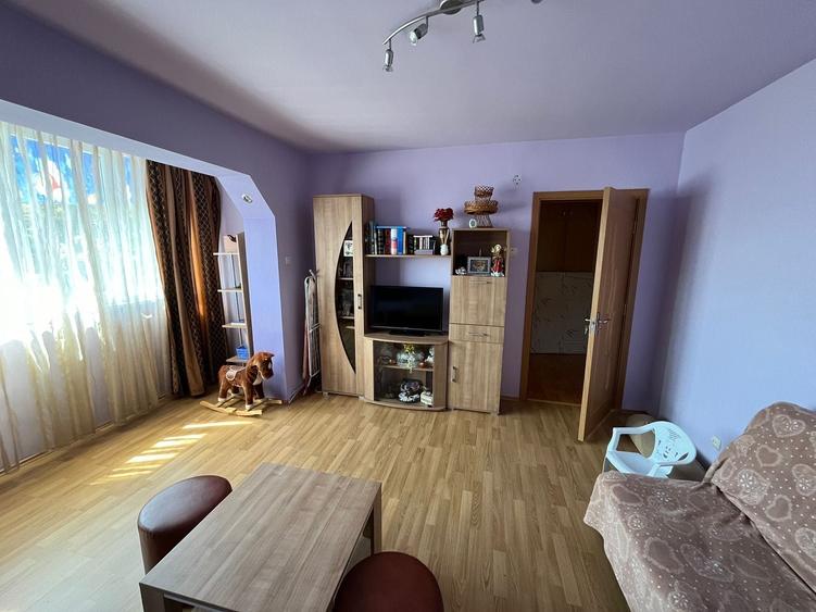 Apartament cu 3 camere decomandat în Central