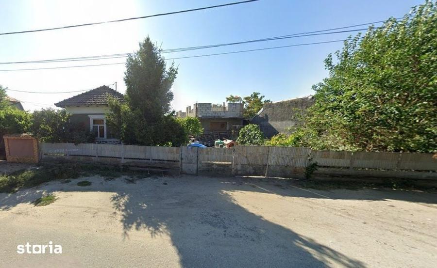 Casă cu 3 camere cu Teren 1800 Mp în Central