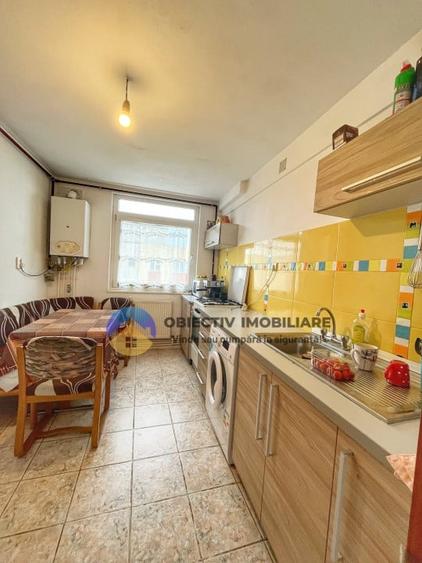 Apartament cu 2 camere semidecomandat, mobilat în Dărmănești