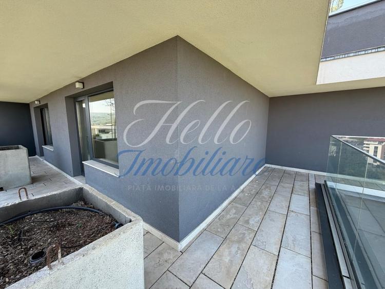 Penthouse cu 3 camere decomandat în Zorilor