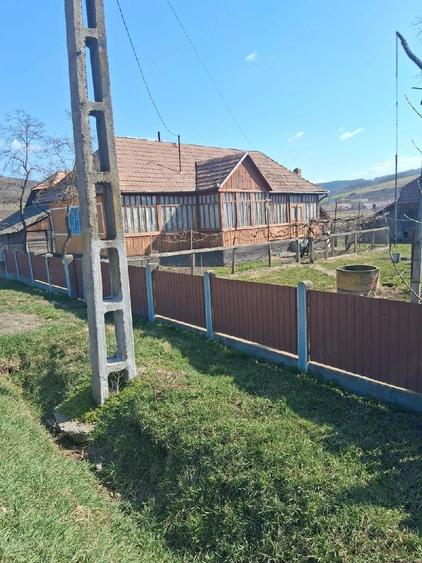Casă cu 3 camere cu Teren 33 Mp în Crăiești