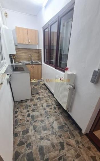 Casă individuală cu 3 camere decomandat cu Canalizare în Străulești