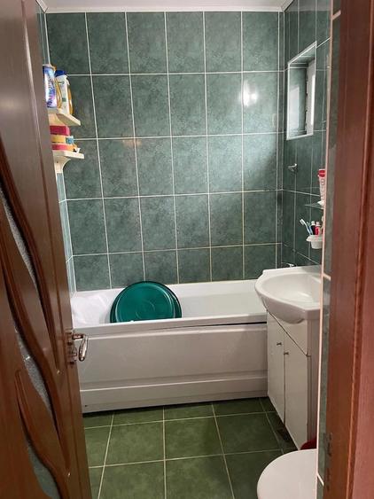 Apartament cu 3 camere decomandat în Sud