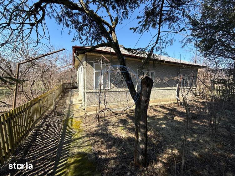 Casă cu 5 camere cu Teren 5588 Mp în Tătăranu