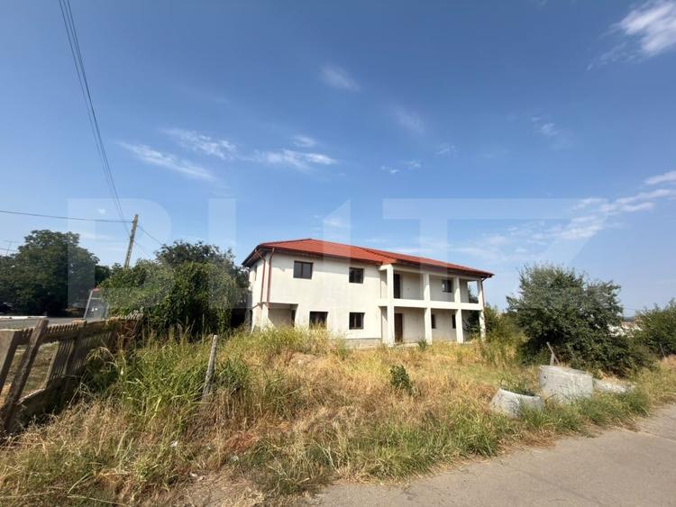 Casă individuală cu 5 camere cu Teren 1500 Mp în Exterior Sud