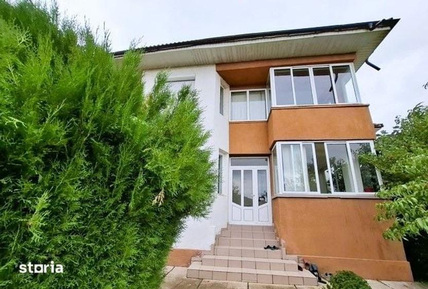Casă cu 8 camere cu Teren 1315 Mp în Central