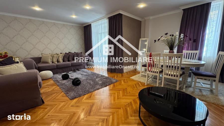 Apartament spa?ios cu 3 camere One?ti, zona centrala - 1