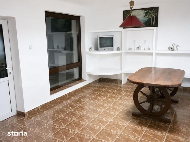 Casă cu 8 camere cu Teren 1785 Mp în Central