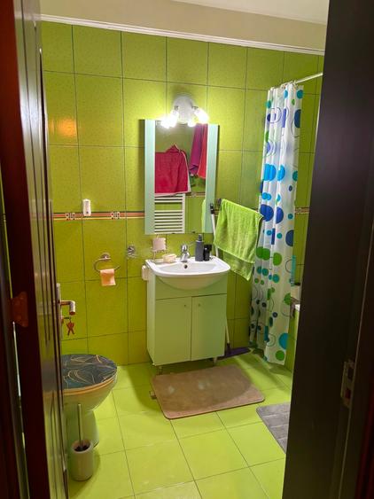 Apartament cu 3 camere decomandat în Periferie