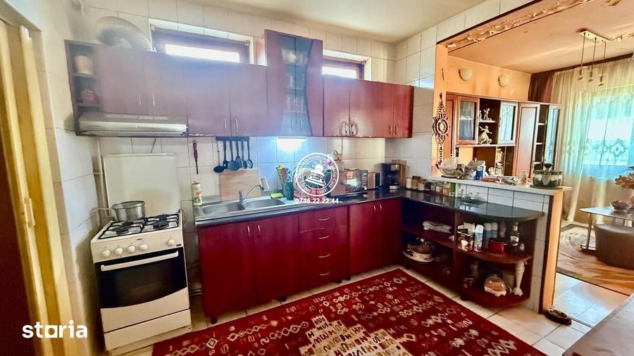 Casă cu 8 camere cu Teren 250 Mp în Păcurari