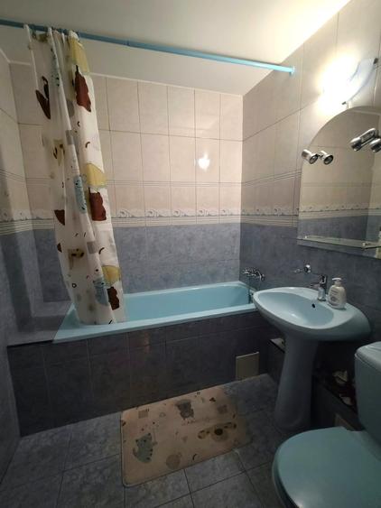 Apartament cu 3 camere decomandat în Berceni